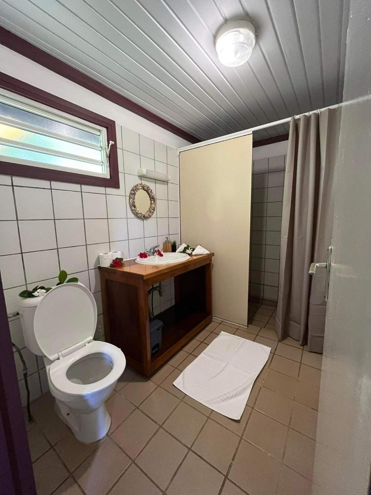 Pension Hibiscus Taha'A Vaitoare  Buitenkant foto