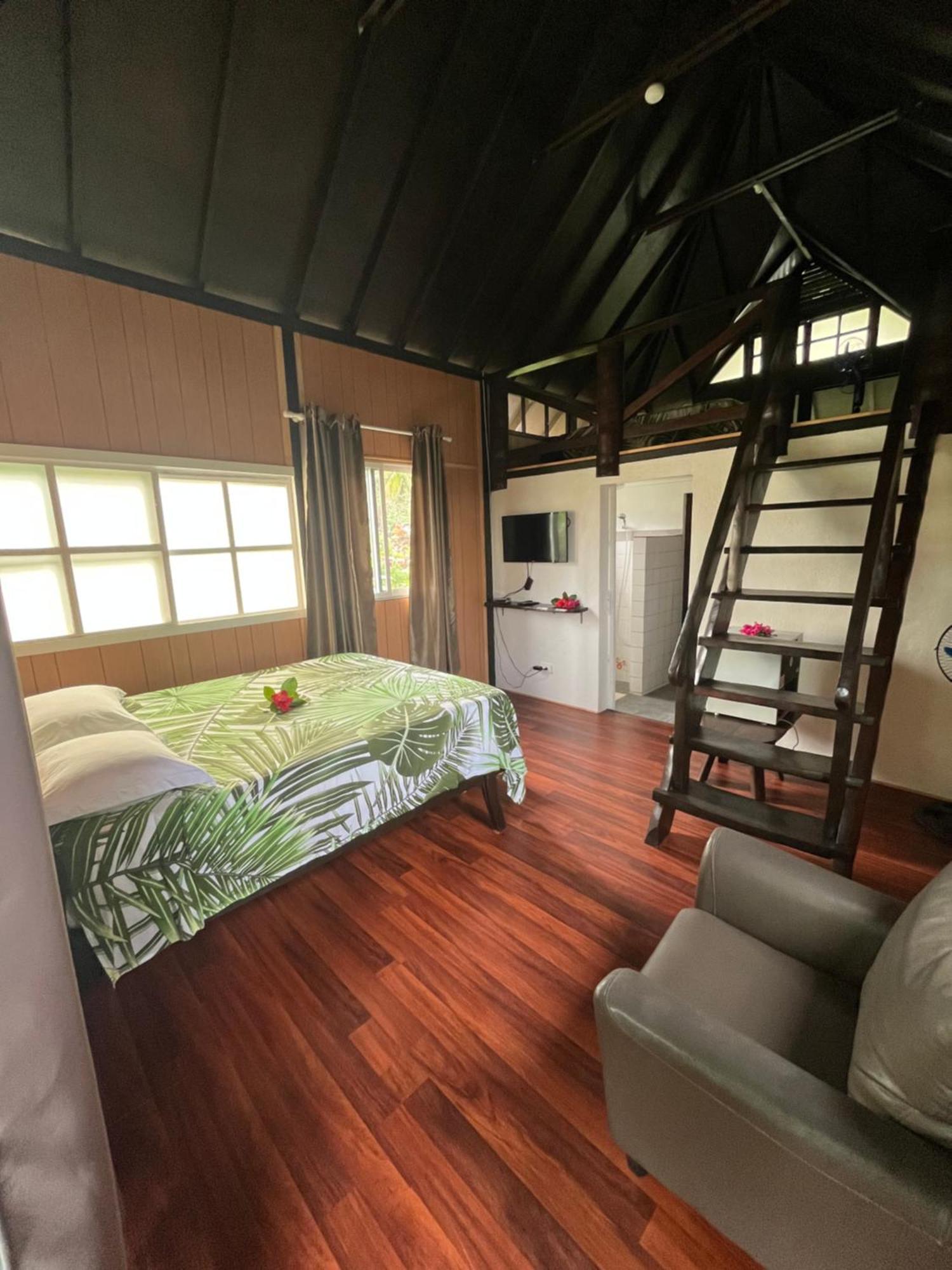 Pension Hibiscus Taha'A Vaitoare  Buitenkant foto